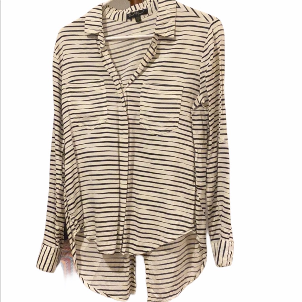 ✨3/$30 white & black stripe button down top